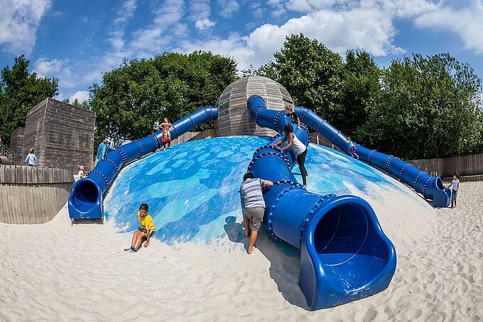 Seamless safety surfacing Seamless safety surfacing